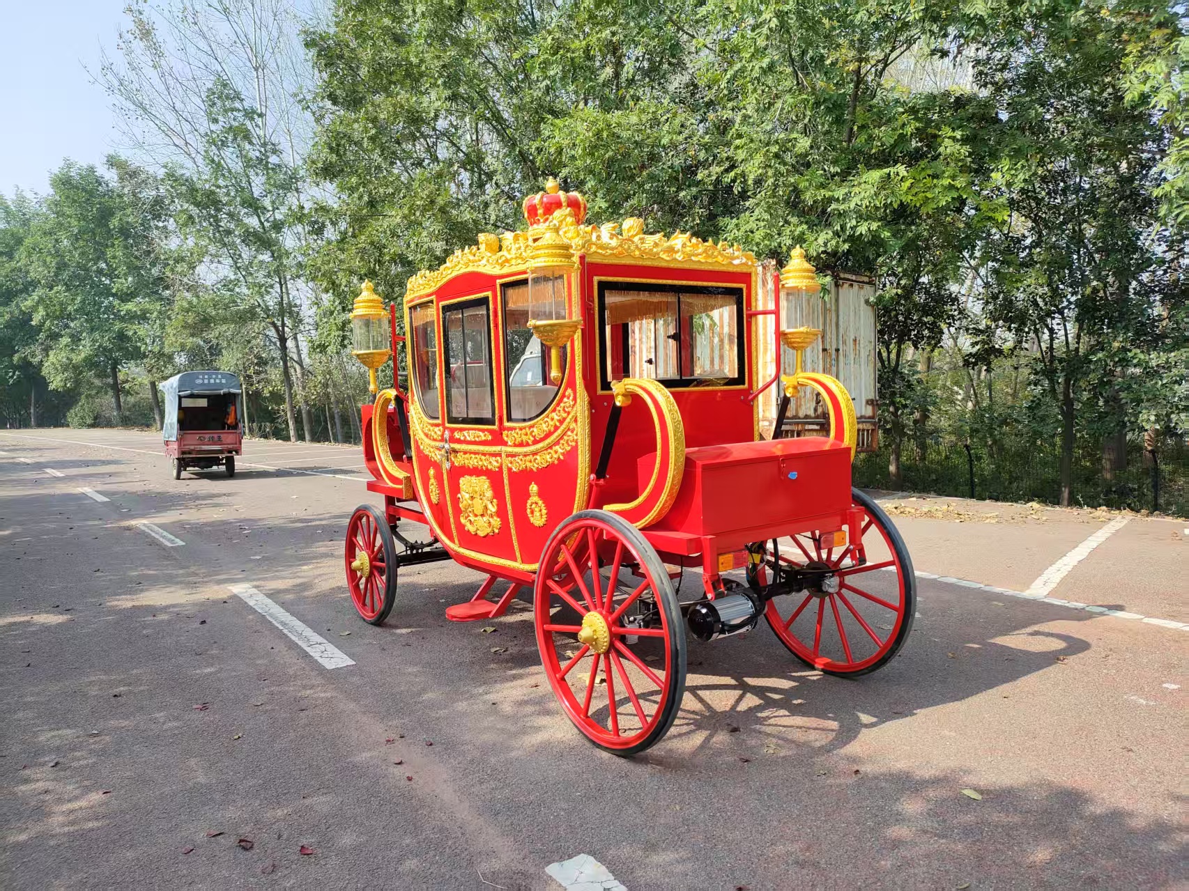 Red European-style Carriage - 图片 4