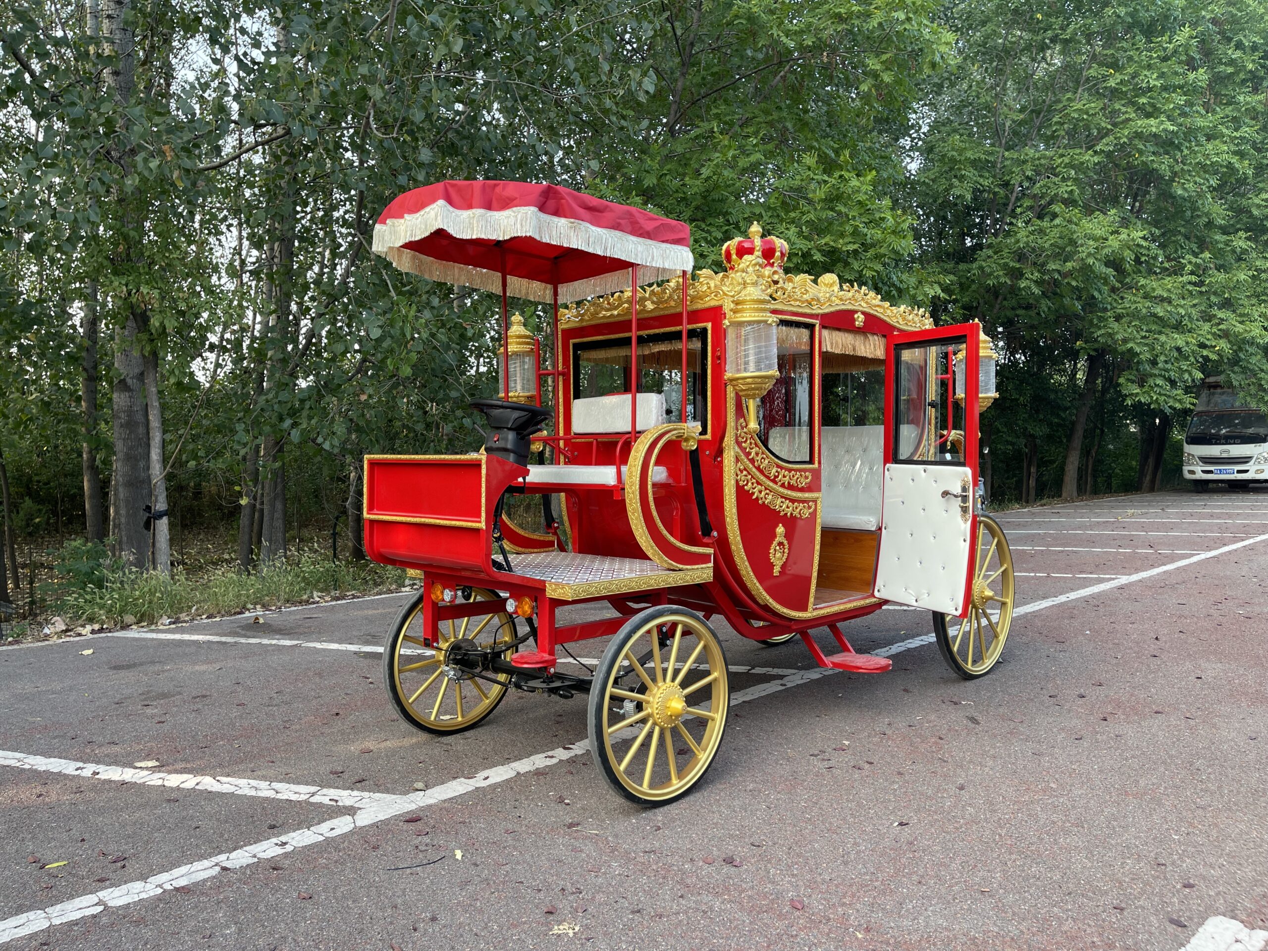 Red European-style Carriage - 图片 3